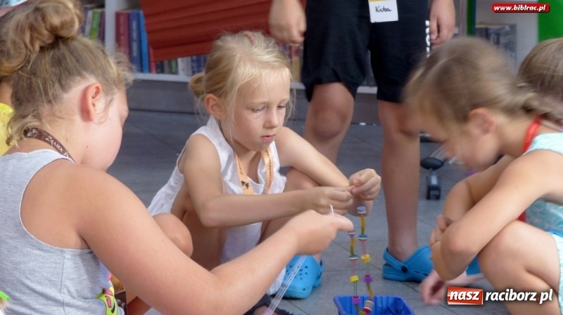 Zdjęcie w galerii na portalu naszraciborz.pl: Afrobajanie w raciborskiej bibliotece wiadomości z regionu