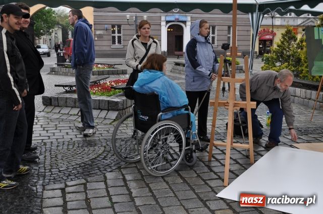Zdjęcie w galerii na portalu naszraciborz.pl: Happening dla raciborzan wiadomości z regionu