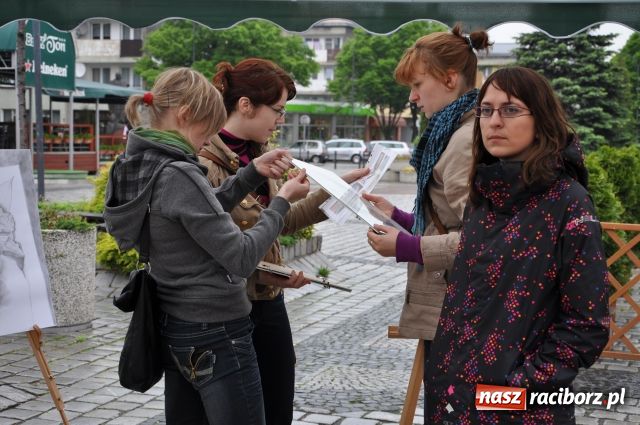 Zdjęcie w galerii na portalu naszraciborz.pl: Happening dla raciborzan wiadomości z regionu