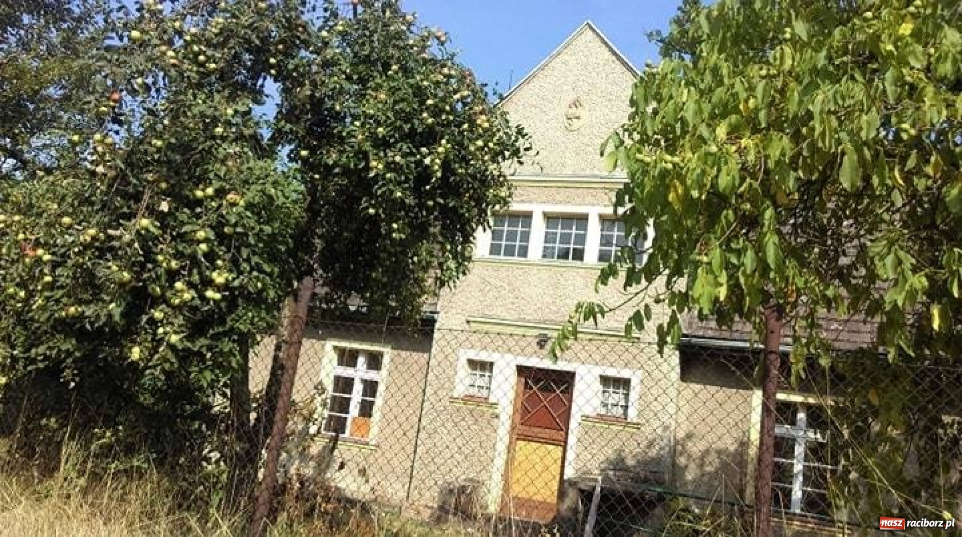 Zdjęcie w galerii na portalu naszraciborz.pl: Gmina sprzedaje architektoniczną perełkę z lat. 30. Nie żąda wiele wiadomości z regionu