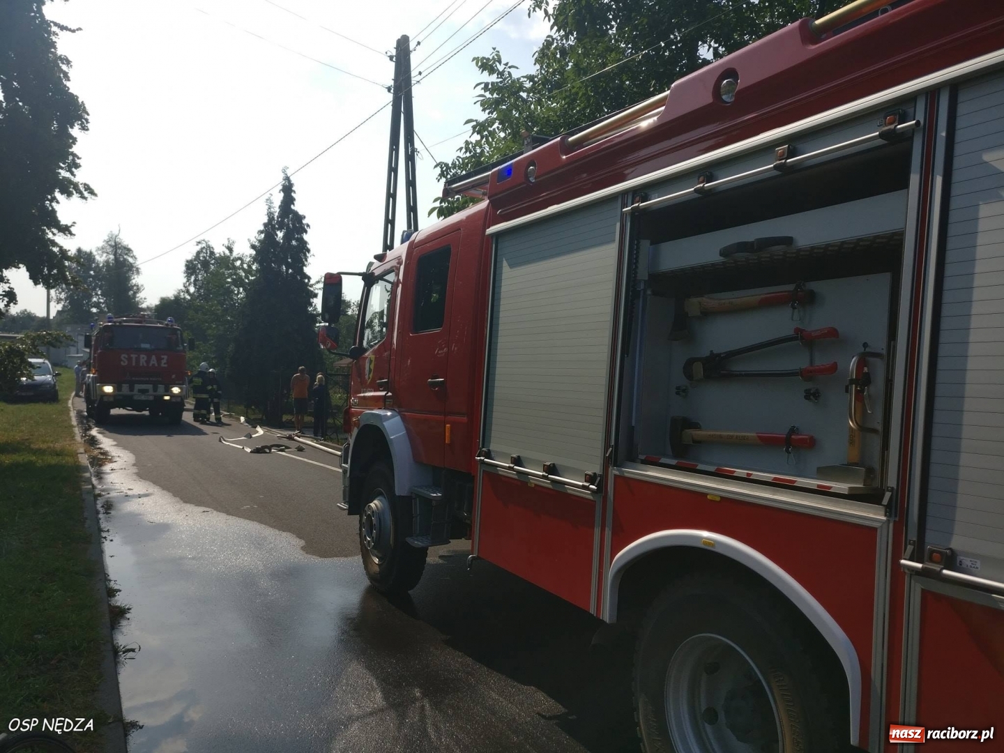 Zdjęcie w galerii na portalu naszraciborz.pl: W Nędzy spłonęły ule z rojami wiadomości z regionu