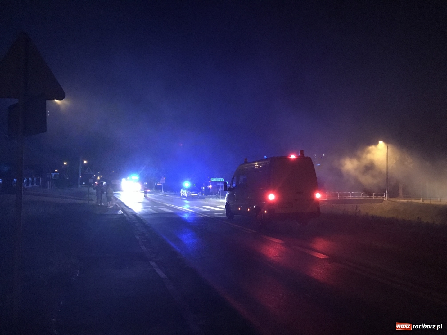 Zdjęcie w galerii na portalu naszraciborz.pl: Ogromne zadymienie wskutek pożaru na granicy Rzuchowa i Kornowaca wiadomości z regionu