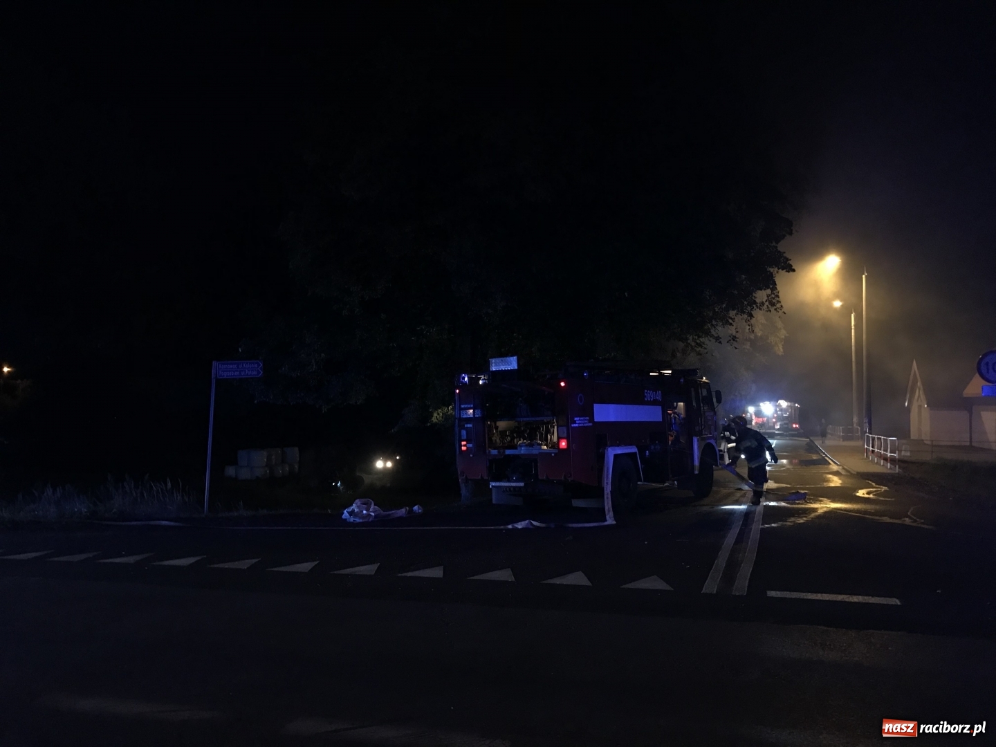 Zdjęcie w galerii na portalu naszraciborz.pl: Ogromne zadymienie wskutek pożaru na granicy Rzuchowa i Kornowaca wiadomości z regionu