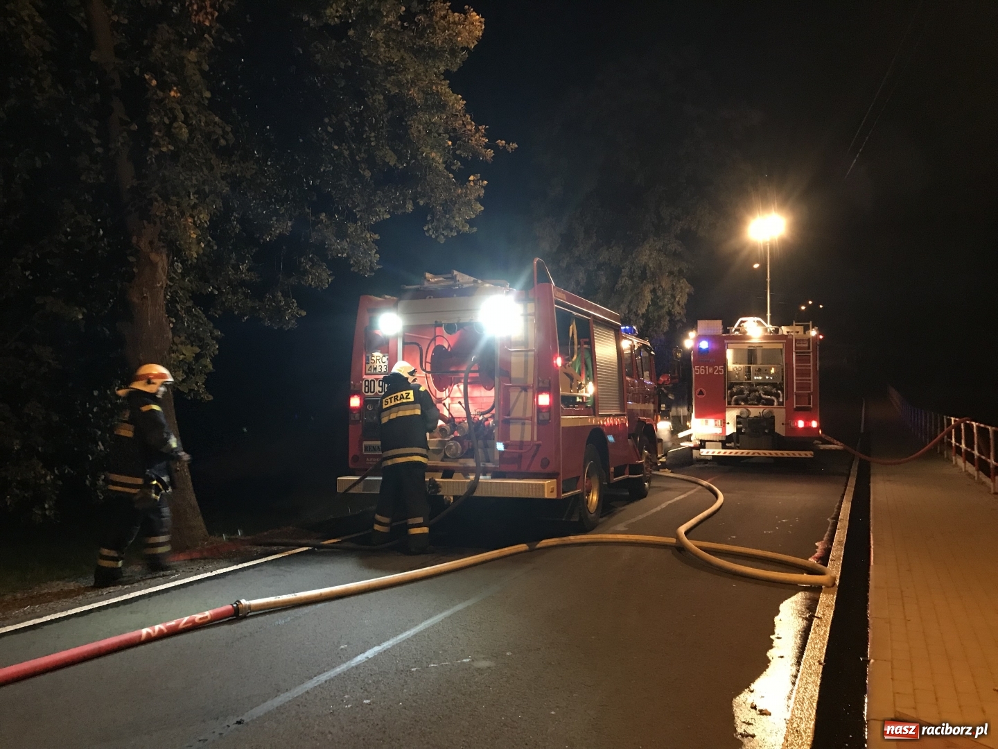 Zdjęcie w galerii na portalu naszraciborz.pl: Ogromne zadymienie wskutek pożaru na granicy Rzuchowa i Kornowaca wiadomości z regionu