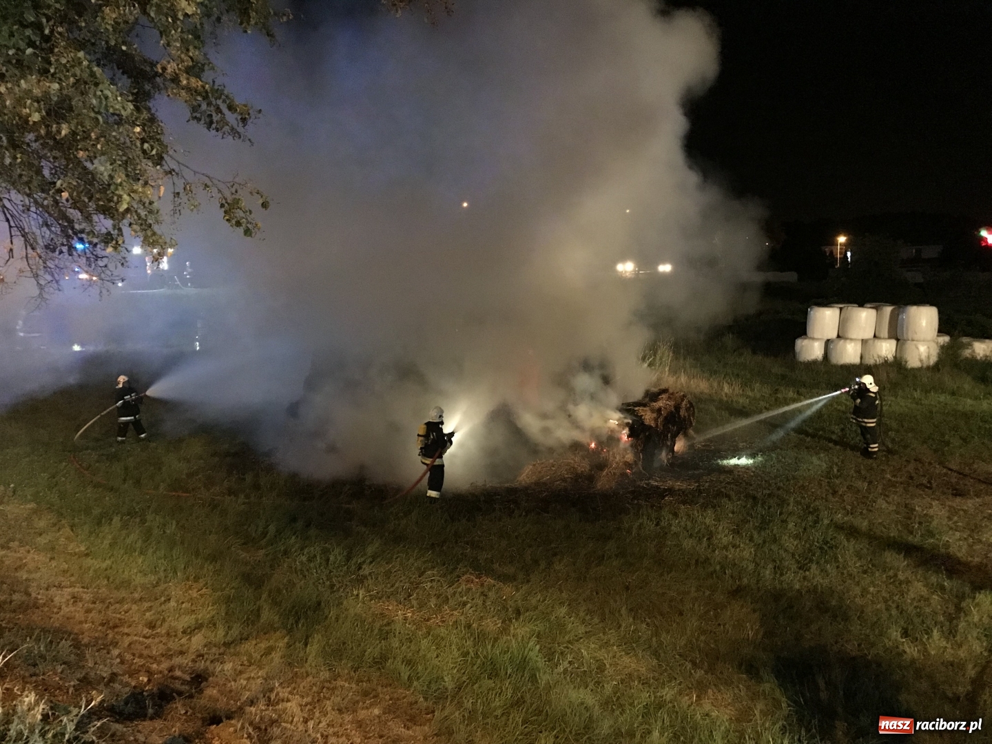 Zdjęcie w galerii na portalu naszraciborz.pl: Ogromne zadymienie wskutek pożaru na granicy Rzuchowa i Kornowaca wiadomości z regionu