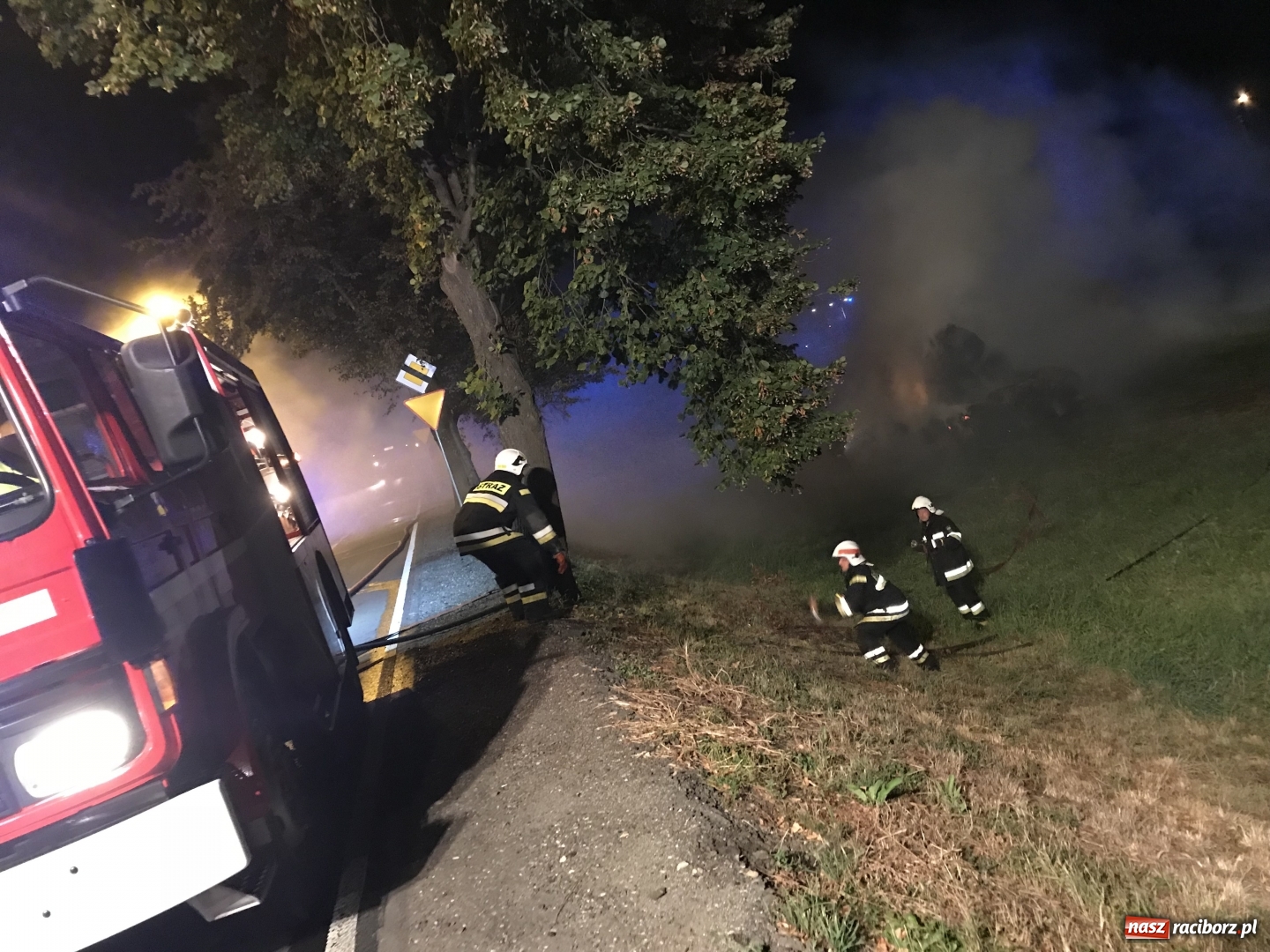 Zdjęcie w galerii na portalu naszraciborz.pl: Ogromne zadymienie wskutek pożaru na granicy Rzuchowa i Kornowaca wiadomości z regionu