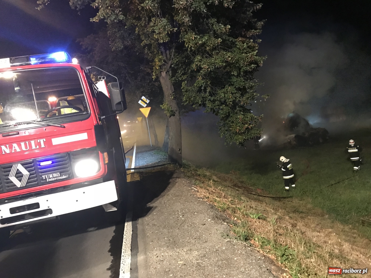 Zdjęcie w galerii na portalu naszraciborz.pl: Ogromne zadymienie wskutek pożaru na granicy Rzuchowa i Kornowaca wiadomości z regionu