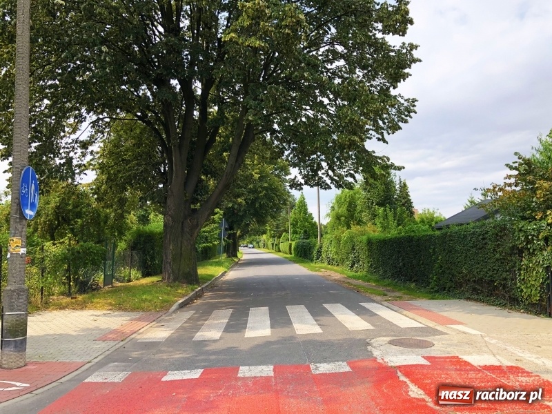 Zdjęcie w galerii na portalu naszraciborz.pl: Piraci drogowi i brak chodnika. Radna interweniuje w sprawie ulicy Konopnickiej wiadomości z regionu