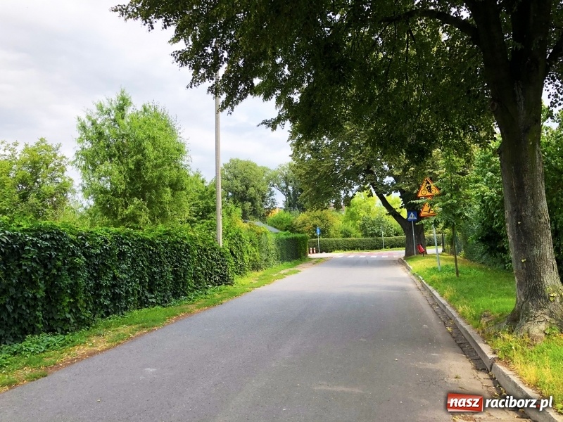 Zdjęcie w galerii na portalu naszraciborz.pl: Piraci drogowi i brak chodnika. Radna interweniuje w sprawie ulicy Konopnickiej wiadomości z regionu