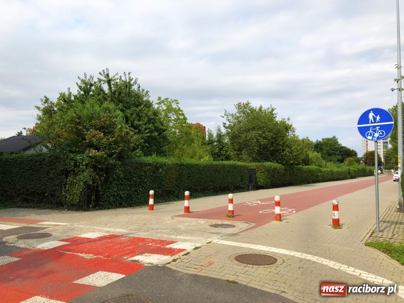 Zdjęcie w galerii na portalu naszraciborz.pl: Piraci drogowi i brak chodnika. Radna interweniuje w sprawie ulicy Konopnickiej wiadomości z regionu