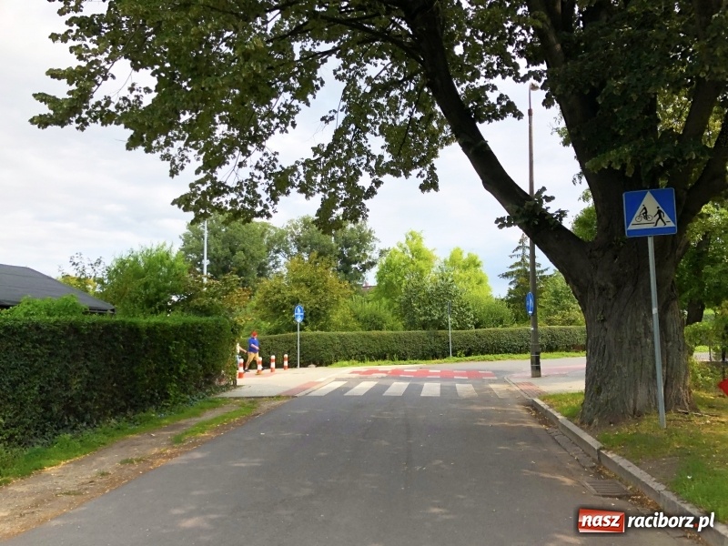 Zdjęcie w galerii na portalu naszraciborz.pl: Piraci drogowi i brak chodnika. Radna interweniuje w sprawie ulicy Konopnickiej wiadomości z regionu