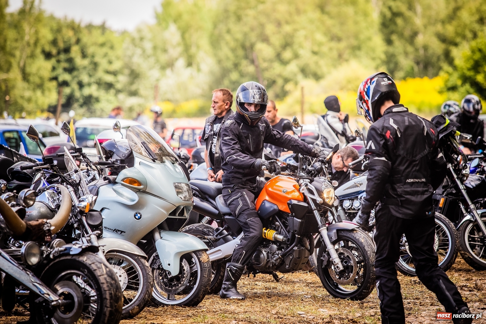 Zdjęcie w galerii na portalu naszraciborz.pl: Parada ulicami miasta w ramach zlotu motocyklowego w Pszowie wiadomości z regionu