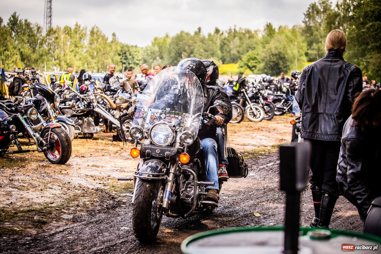 Zdjęcie w galerii na portalu naszraciborz.pl: Parada ulicami miasta w ramach zlotu motocyklowego w Pszowie wiadomości z regionu