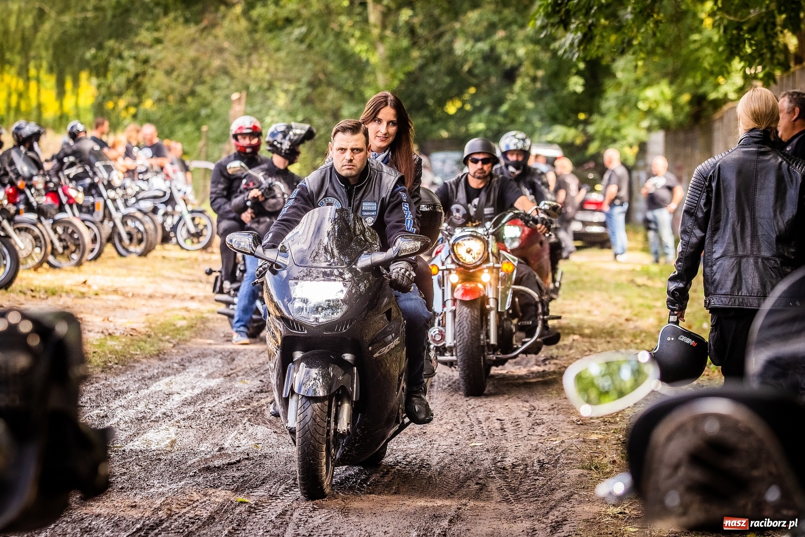 Zdjęcie w galerii na portalu naszraciborz.pl: Parada ulicami miasta w ramach zlotu motocyklowego w Pszowie wiadomości z regionu