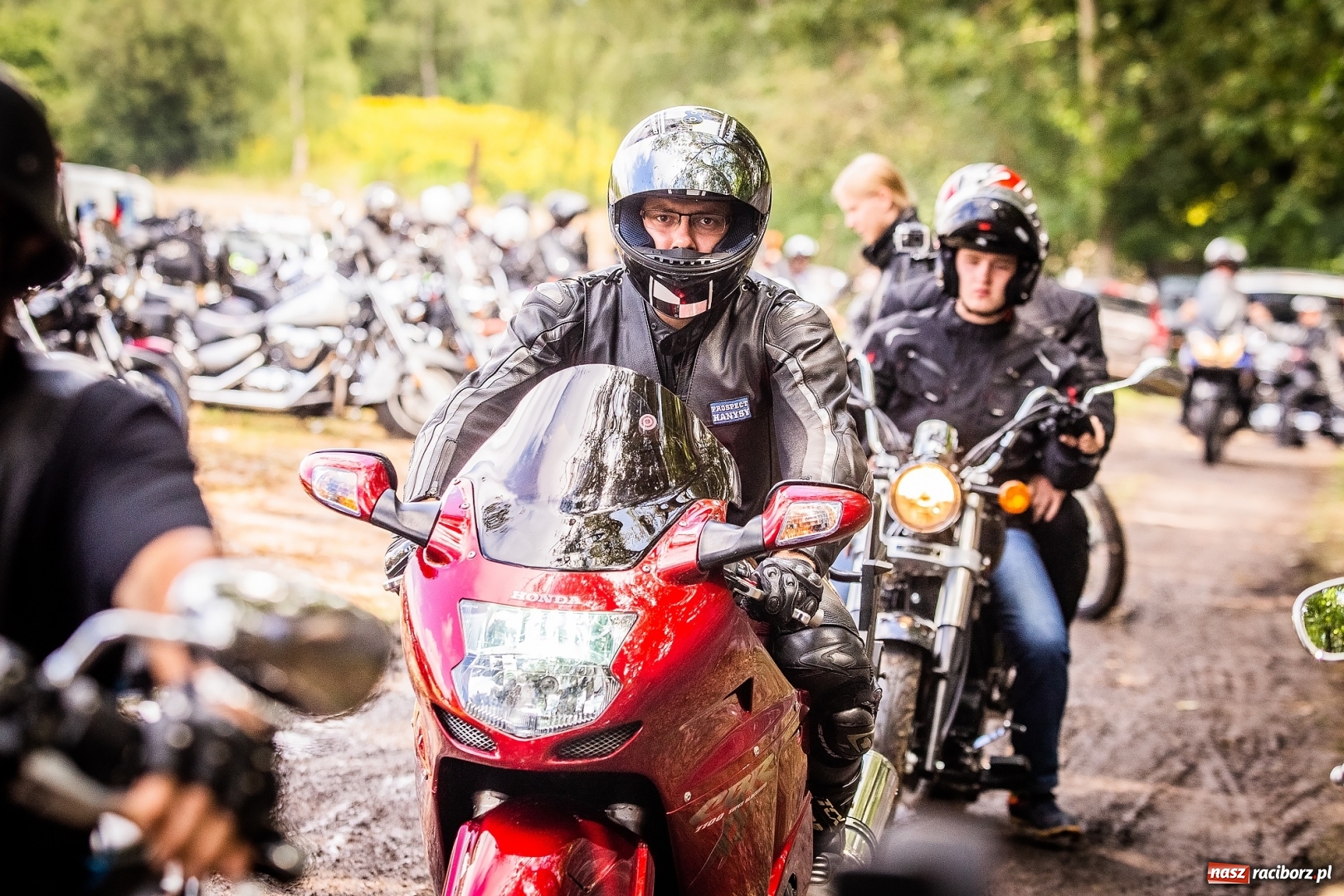 Zdjęcie w galerii na portalu naszraciborz.pl: Parada ulicami miasta w ramach zlotu motocyklowego w Pszowie wiadomości z regionu