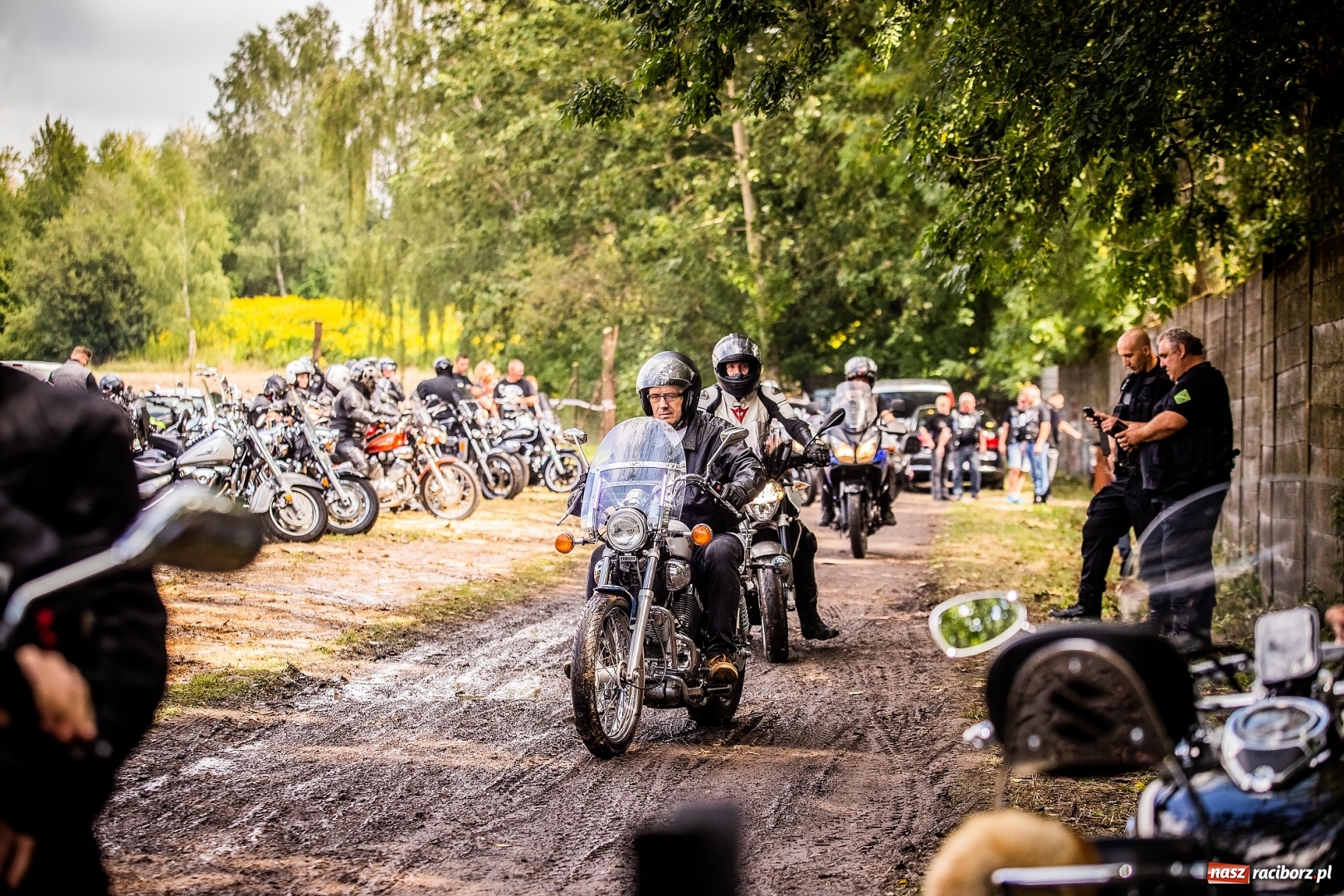 Zdjęcie w galerii na portalu naszraciborz.pl: Parada ulicami miasta w ramach zlotu motocyklowego w Pszowie wiadomości z regionu