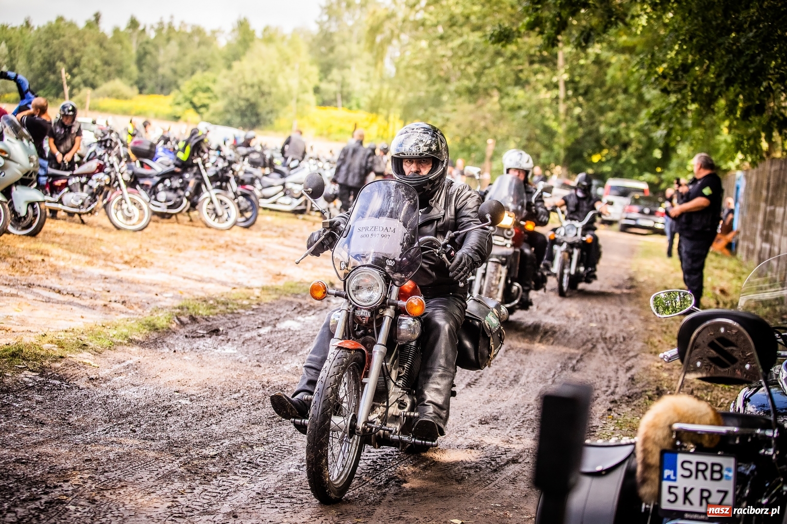 Zdjęcie w galerii na portalu naszraciborz.pl: Parada ulicami miasta w ramach zlotu motocyklowego w Pszowie wiadomości z regionu