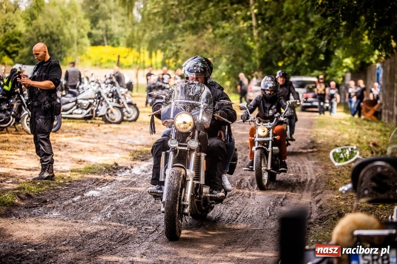 Zdjęcie w galerii na portalu naszraciborz.pl: Parada ulicami miasta w ramach zlotu motocyklowego w Pszowie wiadomości z regionu
