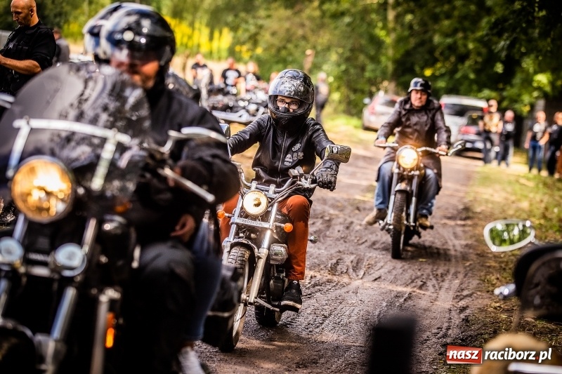 Zdjęcie w galerii na portalu naszraciborz.pl: Parada ulicami miasta w ramach zlotu motocyklowego w Pszowie wiadomości z regionu