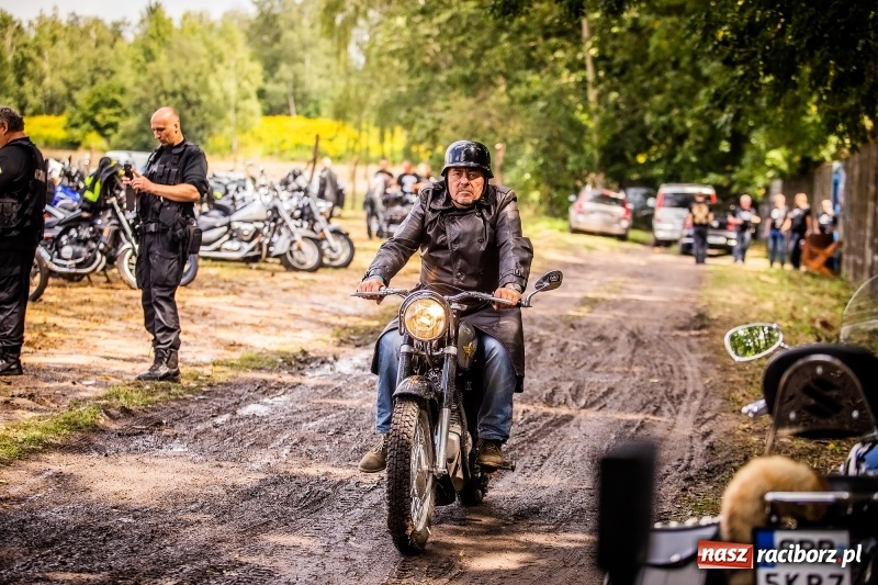 Zdjęcie w galerii na portalu naszraciborz.pl: Parada ulicami miasta w ramach zlotu motocyklowego w Pszowie wiadomości z regionu