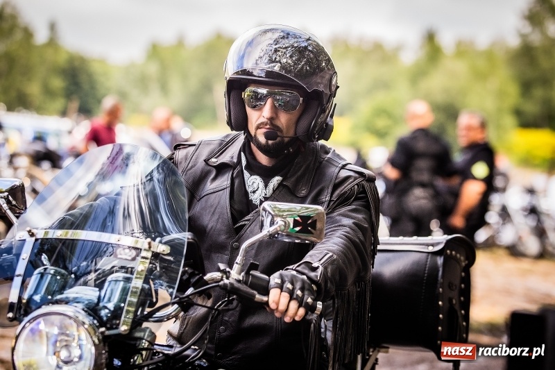 Zdjęcie w galerii na portalu naszraciborz.pl: Parada ulicami miasta w ramach zlotu motocyklowego w Pszowie wiadomości z regionu