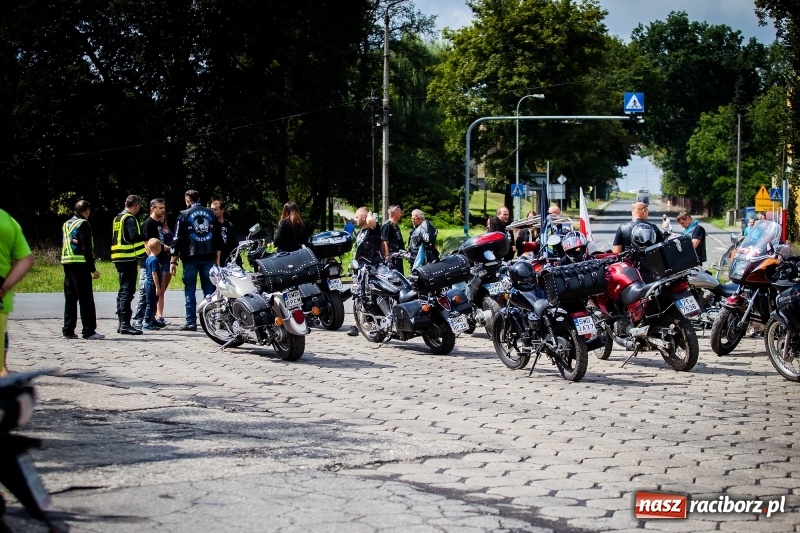 Zdjęcie w galerii na portalu naszraciborz.pl: Parada ulicami miasta w ramach zlotu motocyklowego w Pszowie wiadomości z regionu