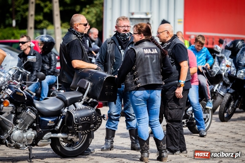 Zdjęcie w galerii na portalu naszraciborz.pl: Parada ulicami miasta w ramach zlotu motocyklowego w Pszowie wiadomości z regionu