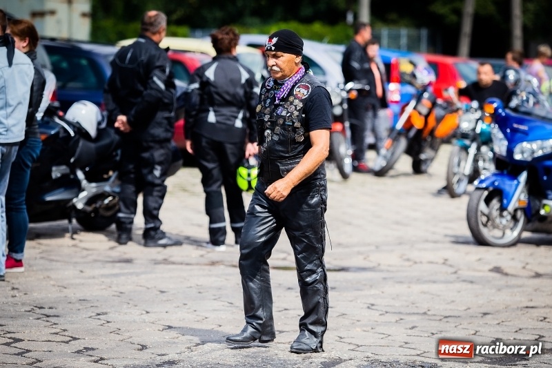 Zdjęcie w galerii na portalu naszraciborz.pl: Parada ulicami miasta w ramach zlotu motocyklowego w Pszowie wiadomości z regionu
