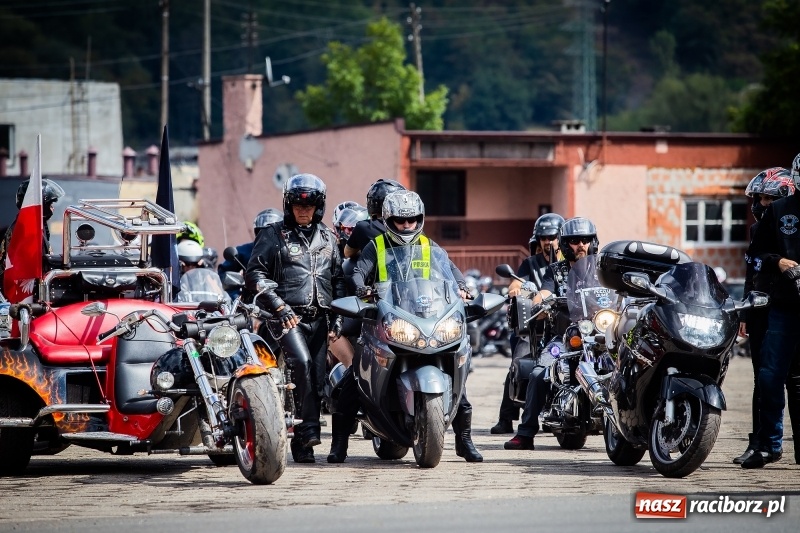 Zdjęcie w galerii na portalu naszraciborz.pl: Parada ulicami miasta w ramach zlotu motocyklowego w Pszowie wiadomości z regionu