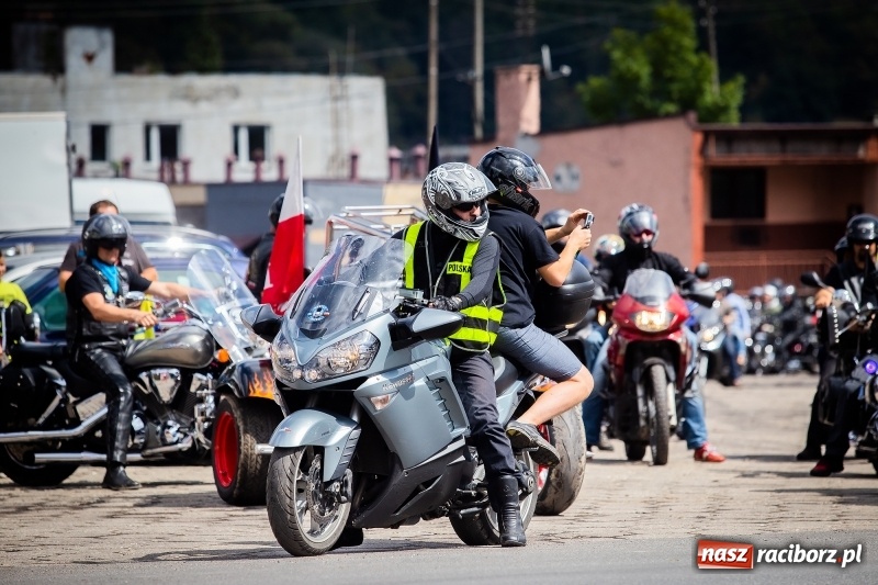 Zdjęcie w galerii na portalu naszraciborz.pl: Parada ulicami miasta w ramach zlotu motocyklowego w Pszowie wiadomości z regionu