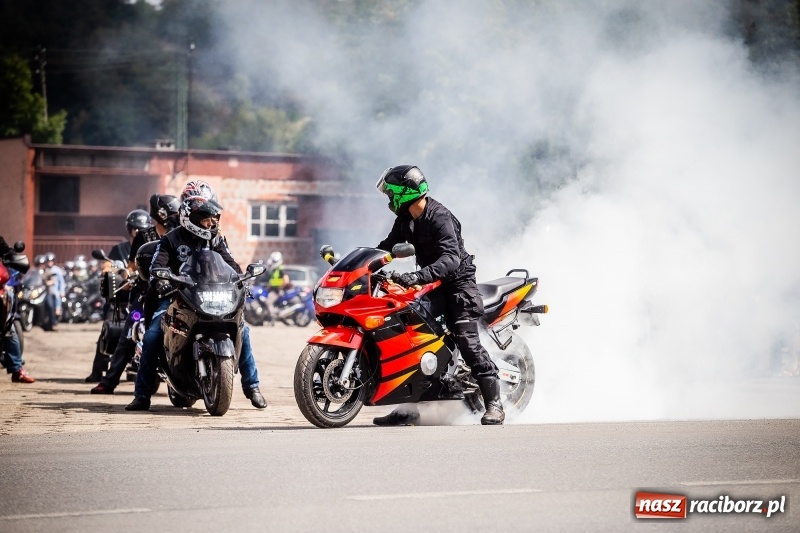 Zdjęcie w galerii na portalu naszraciborz.pl: Parada ulicami miasta w ramach zlotu motocyklowego w Pszowie wiadomości z regionu