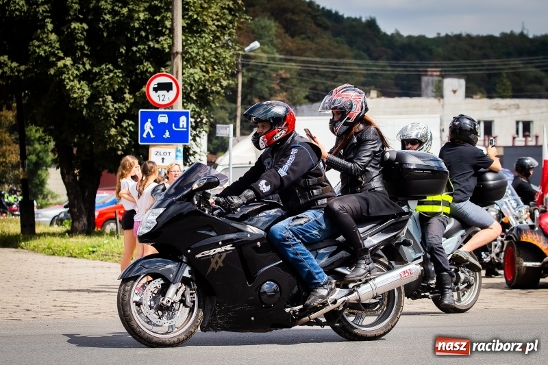Zdjęcie w galerii na portalu naszraciborz.pl: Parada ulicami miasta w ramach zlotu motocyklowego w Pszowie wiadomości z regionu