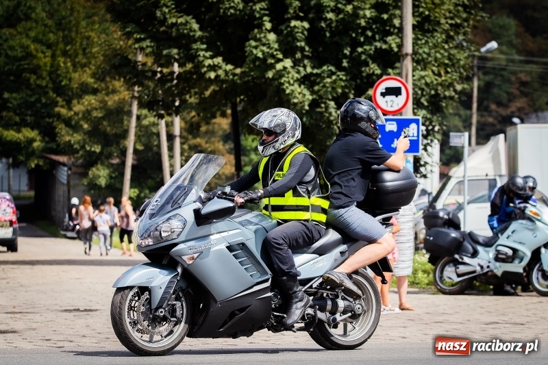 Zdjęcie w galerii na portalu naszraciborz.pl: Parada ulicami miasta w ramach zlotu motocyklowego w Pszowie wiadomości z regionu