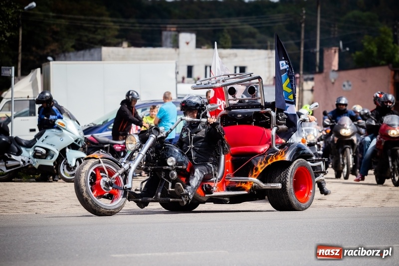 Zdjęcie w galerii na portalu naszraciborz.pl: Parada ulicami miasta w ramach zlotu motocyklowego w Pszowie wiadomości z regionu