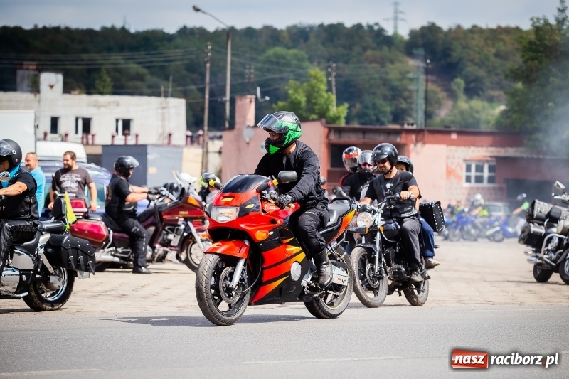 Zdjęcie w galerii na portalu naszraciborz.pl: Parada ulicami miasta w ramach zlotu motocyklowego w Pszowie wiadomości z regionu