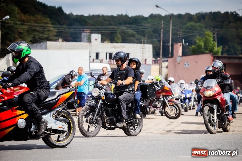 Zdjęcie w galerii na portalu naszraciborz.pl: Parada ulicami miasta w ramach zlotu motocyklowego w Pszowie wiadomości z regionu