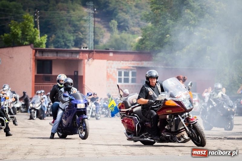 Zdjęcie w galerii na portalu naszraciborz.pl: Parada ulicami miasta w ramach zlotu motocyklowego w Pszowie wiadomości z regionu