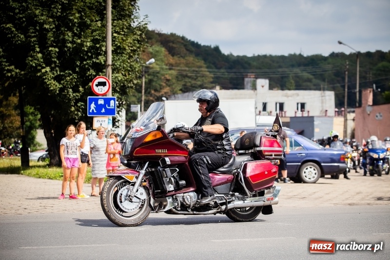 Zdjęcie w galerii na portalu naszraciborz.pl: Parada ulicami miasta w ramach zlotu motocyklowego w Pszowie wiadomości z regionu
