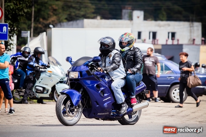 Zdjęcie w galerii na portalu naszraciborz.pl: Parada ulicami miasta w ramach zlotu motocyklowego w Pszowie wiadomości z regionu