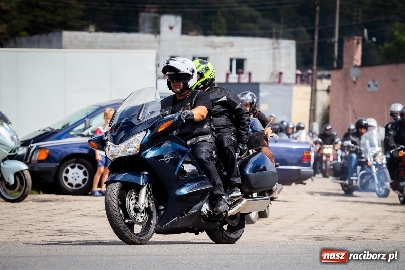 Zdjęcie w galerii na portalu naszraciborz.pl: Parada ulicami miasta w ramach zlotu motocyklowego w Pszowie wiadomości z regionu