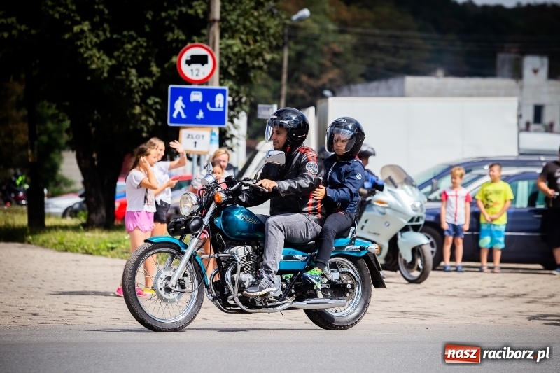 Zdjęcie w galerii na portalu naszraciborz.pl: Parada ulicami miasta w ramach zlotu motocyklowego w Pszowie wiadomości z regionu