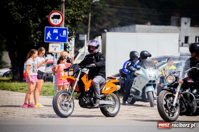 Zdjęcie w galerii na portalu naszraciborz.pl: Parada ulicami miasta w ramach zlotu motocyklowego w Pszowie wiadomości z regionu