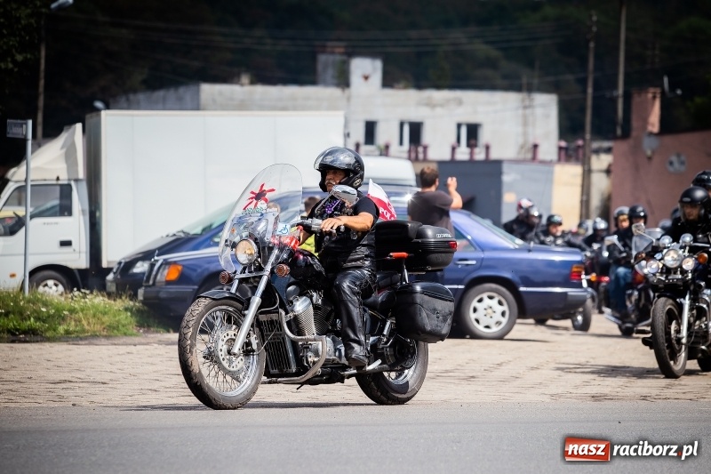 Zdjęcie w galerii na portalu naszraciborz.pl: Parada ulicami miasta w ramach zlotu motocyklowego w Pszowie wiadomości z regionu
