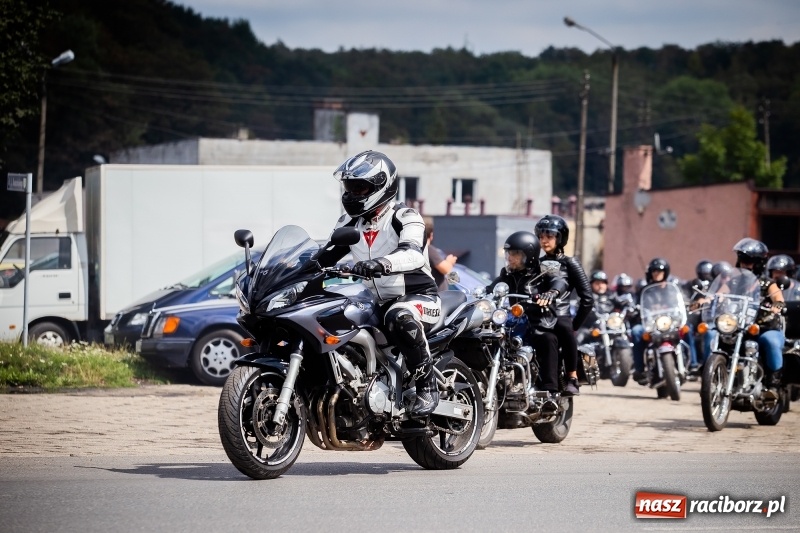 Zdjęcie w galerii na portalu naszraciborz.pl: Parada ulicami miasta w ramach zlotu motocyklowego w Pszowie wiadomości z regionu