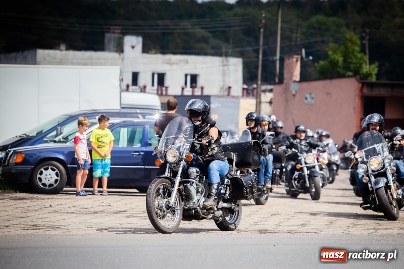 Zdjęcie w galerii na portalu naszraciborz.pl: Parada ulicami miasta w ramach zlotu motocyklowego w Pszowie wiadomości z regionu