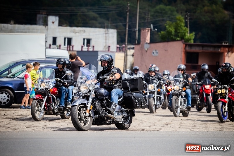 Zdjęcie w galerii na portalu naszraciborz.pl: Parada ulicami miasta w ramach zlotu motocyklowego w Pszowie wiadomości z regionu