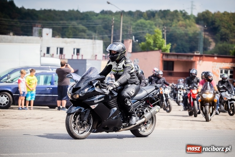 Zdjęcie w galerii na portalu naszraciborz.pl: Parada ulicami miasta w ramach zlotu motocyklowego w Pszowie wiadomości z regionu
