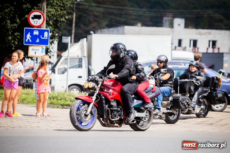 Zdjęcie w galerii na portalu naszraciborz.pl: Parada ulicami miasta w ramach zlotu motocyklowego w Pszowie wiadomości z regionu
