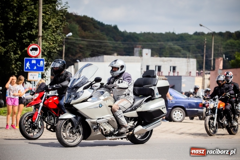 Zdjęcie w galerii na portalu naszraciborz.pl: Parada ulicami miasta w ramach zlotu motocyklowego w Pszowie wiadomości z regionu