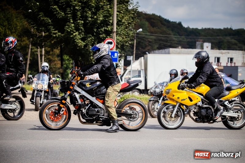 Zdjęcie w galerii na portalu naszraciborz.pl: Parada ulicami miasta w ramach zlotu motocyklowego w Pszowie wiadomości z regionu